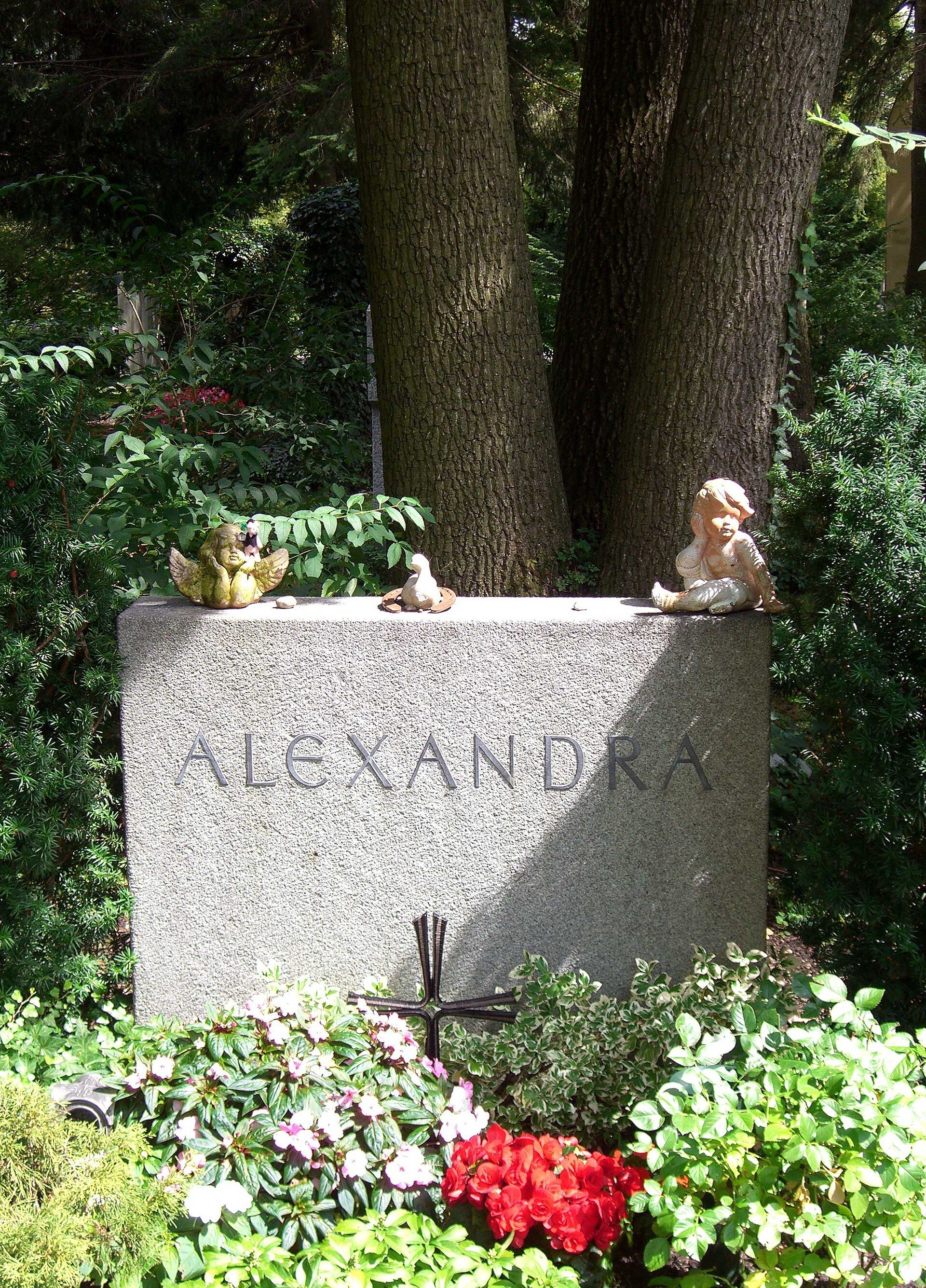 Grabstätte der Sängerin Alexandra auf dem Westfriedhof München